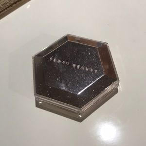 Fenty Beauty Diamond Bomb highlighter